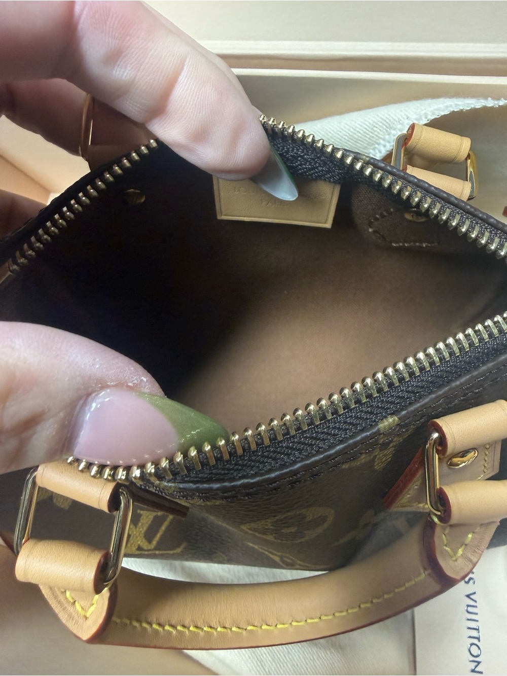 🆕 🔥 Louis Vuitton Nano Speedy - Picture 10 of 14